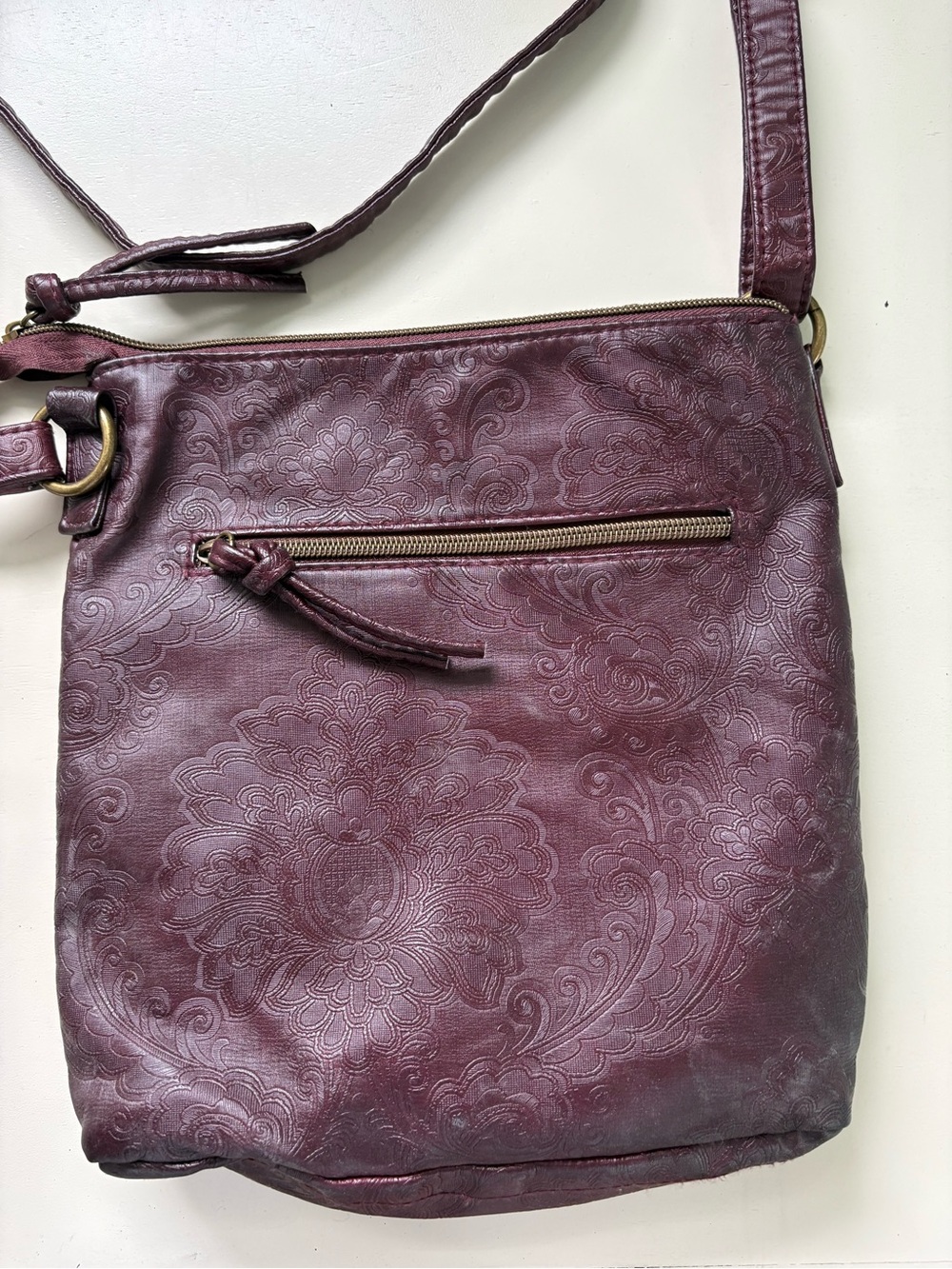 Stone Mountain Smoky Mountain Front Zip Plum Crossbody Bag - Picture 2 of 3